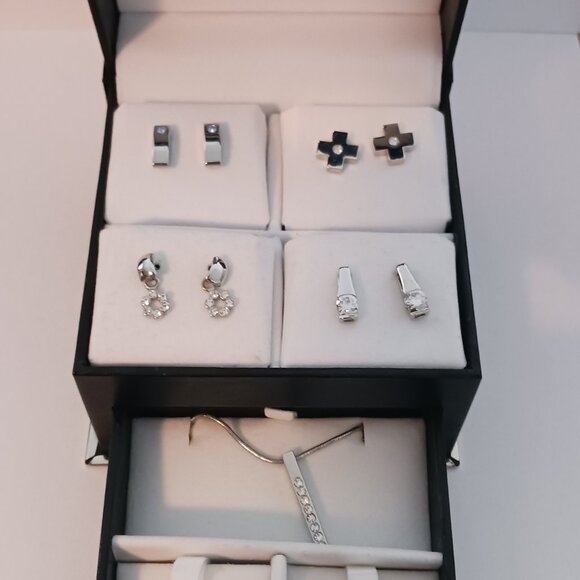 Pierre Cardin Earring Jewelry Set with Black Faux Leather Case - Mint Condition - Picture 2 of 6